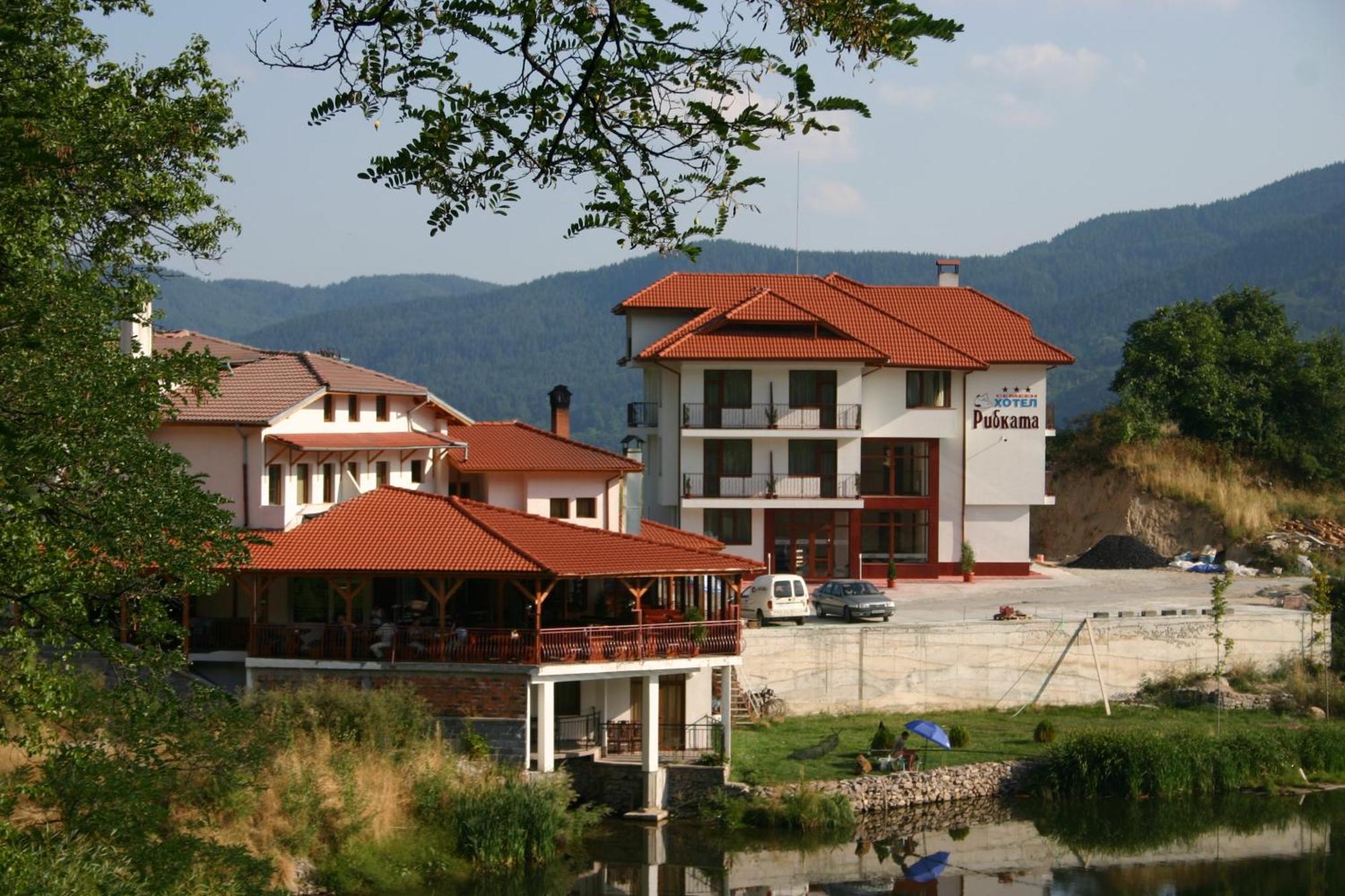 Ribkata Family Hotel Smoljan Exterior foto