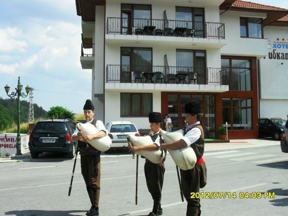 Ribkata Family Hotel Smoljan Exterior foto